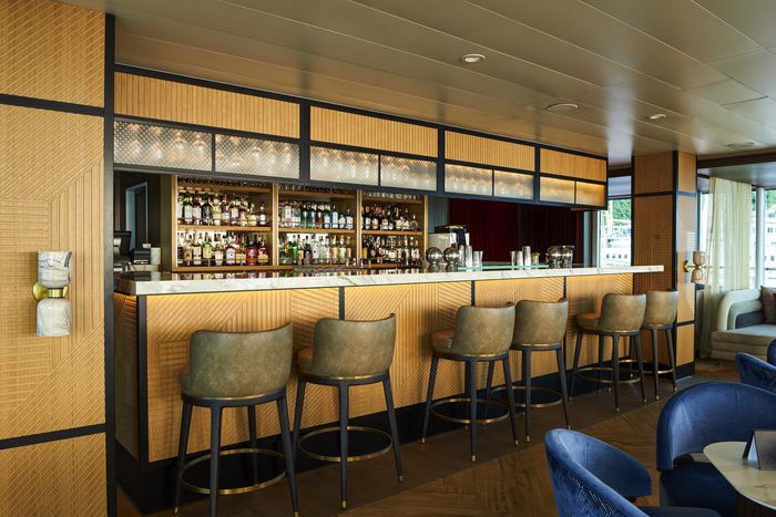 Entertainment on Wind Surf